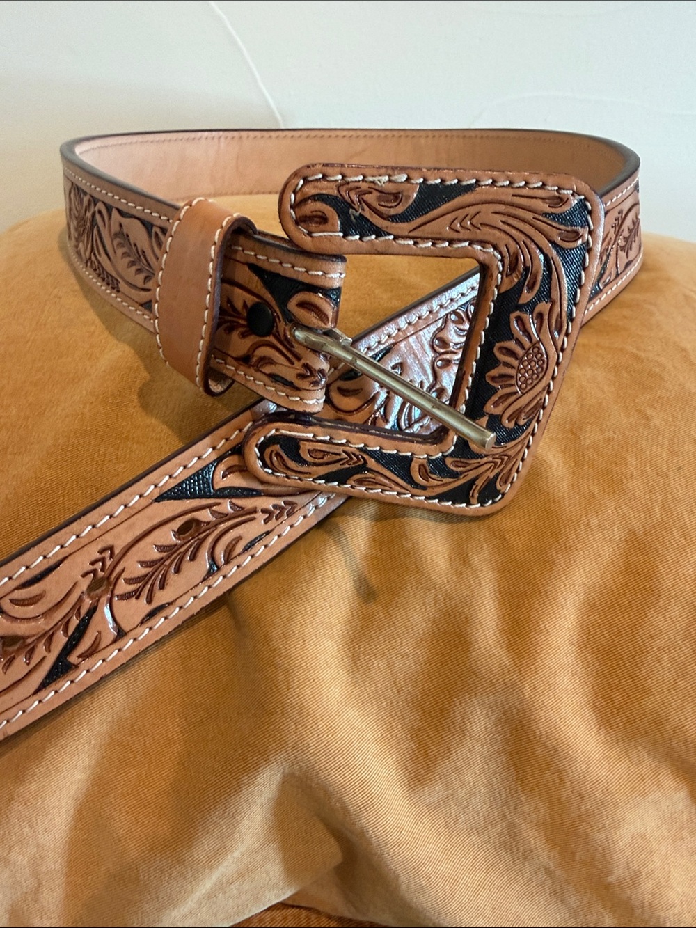 Heels and Spurs “Stockyard” Leather Floral Belt in Tan and Black Accent